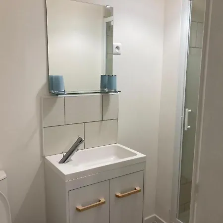Lanester Suite Home 아파트 *