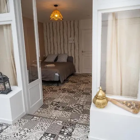 Lanester Suite Home 아파트 *