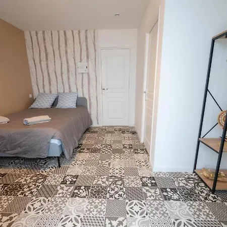 Lanester Suite Home